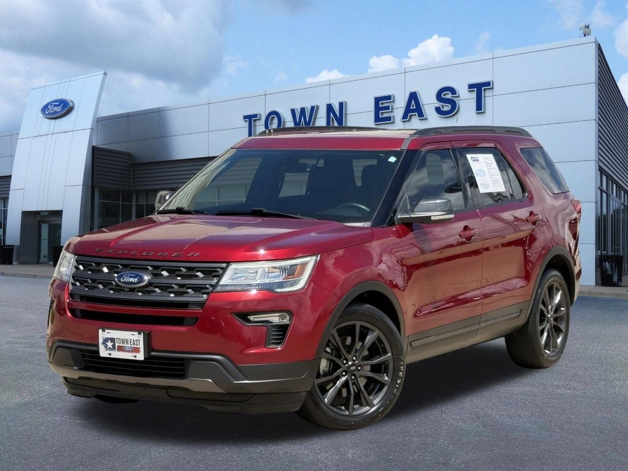 Certified 2019 Ford Explorer XLT w/ Equipment Group 202A FWD image 1