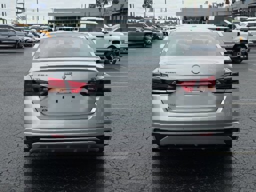 Used 2023 Nissan Altima 2.5 SV image 4