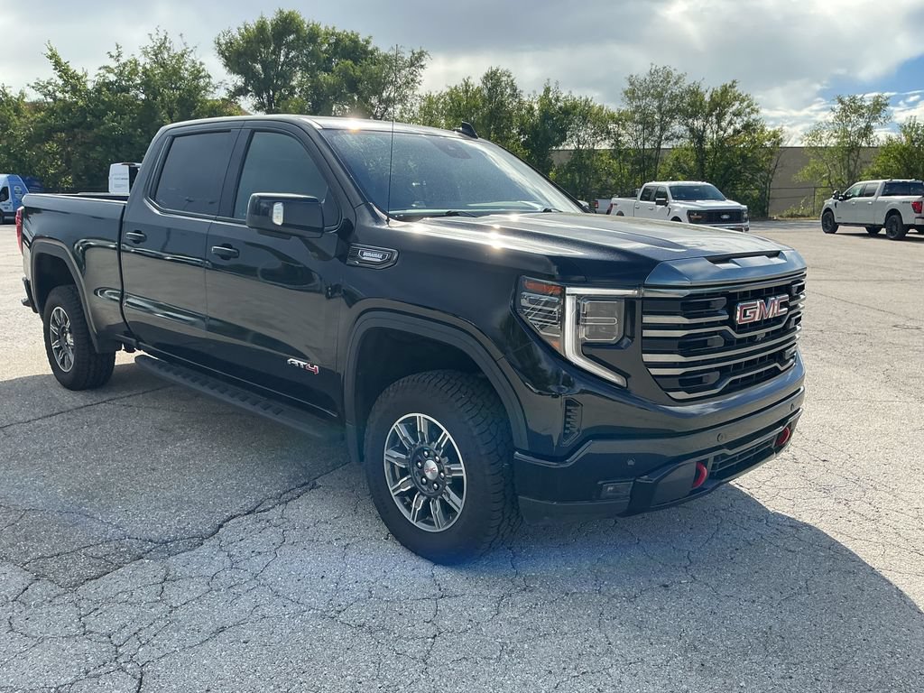 Used 2024 GMC Sierra 1500 AT4 w/ Technology Package AWD/4WD image 7