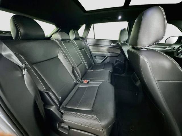 Used 2023 Volkswagen Atlas Cross Sport SEL R-Line AWD/4WD image 32