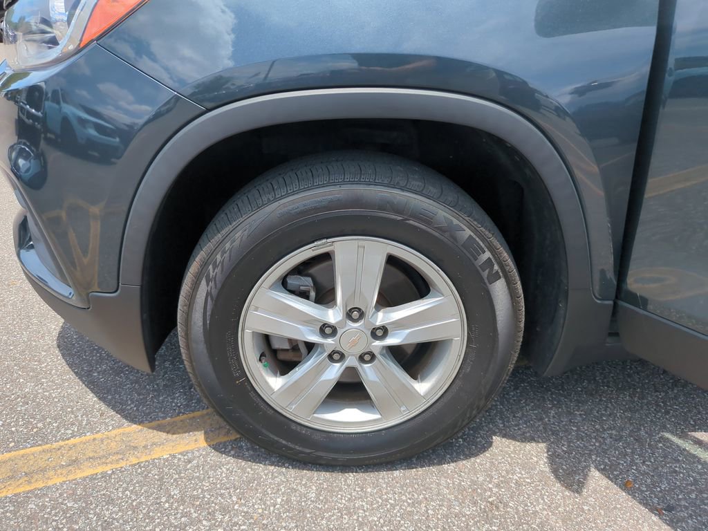 Used 2021 Chevrolet Trax LT AWD/4WD image 30