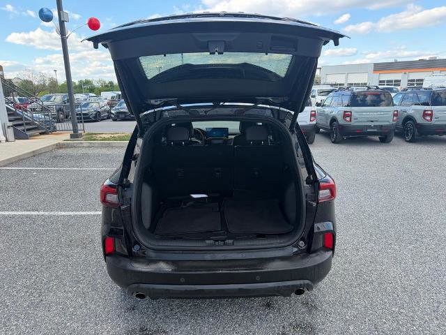 Certified 2025 Ford Escape ST-Line w/ Tech Pack #1 AWD/4WD image 9