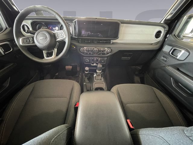 Used 2025 Jeep Wrangler Unlimited Sahara AWD/4WD image 12