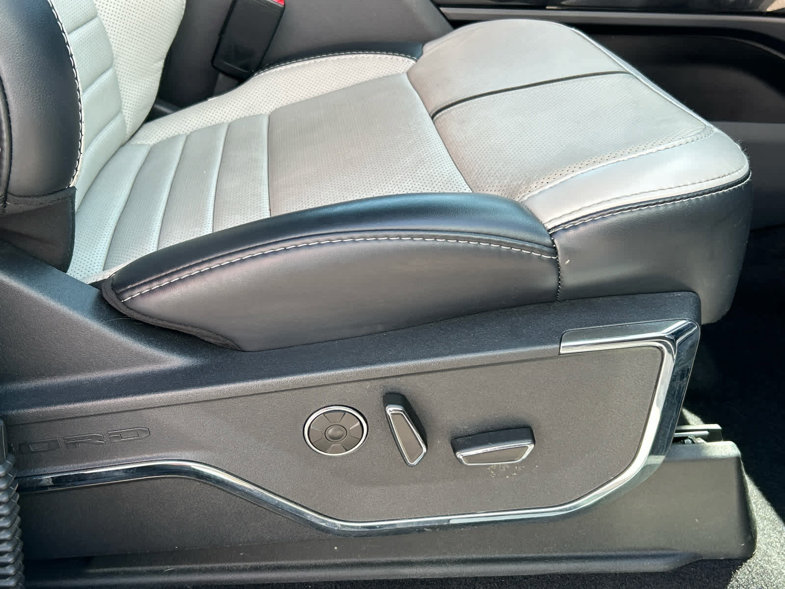 Certified 2024 Ford F150 Lightning Platinum AWD/4WD image 14