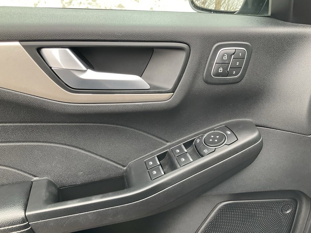 Certified 2022 Ford Escape SEL w/ Technology Package image 16