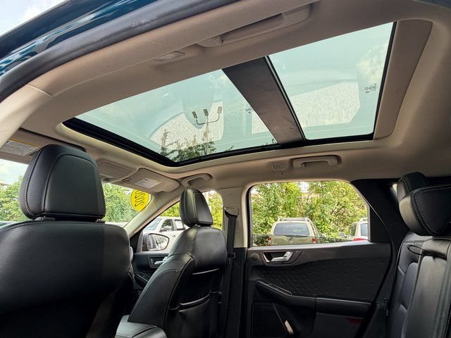 Certified 2020 Ford Escape Titanium w/ Titanium Premium Package 2.0 AWD/4WD image 11