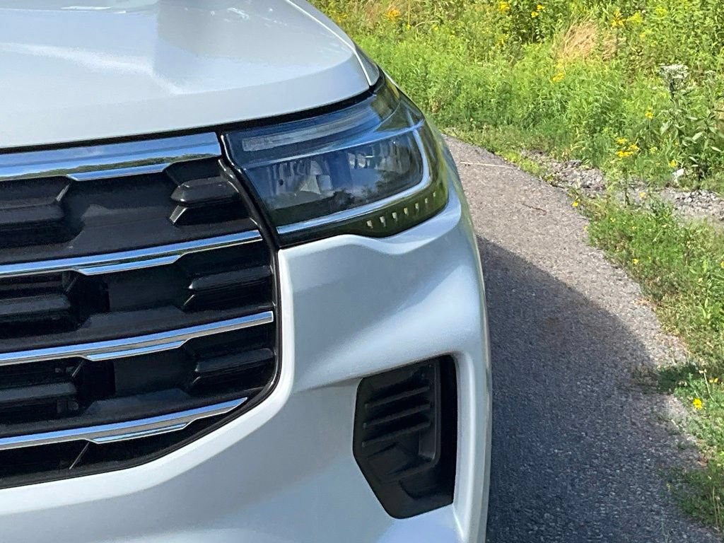 Certified 2025 Ford Explorer Active AWD/4WD image 2