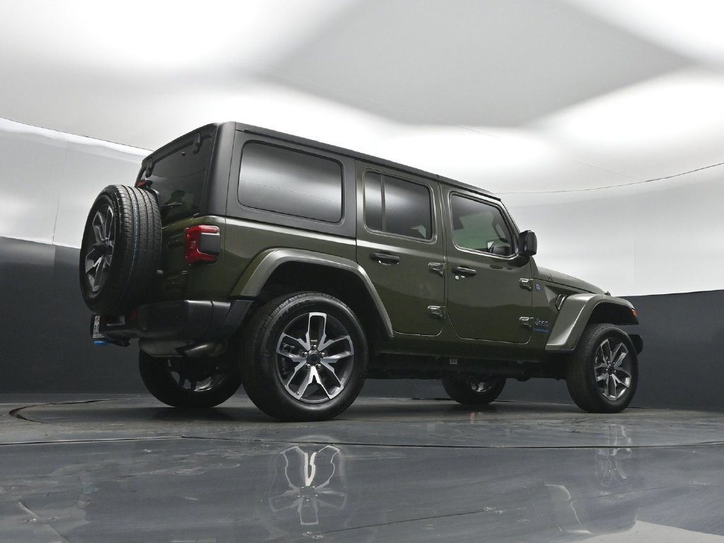 Used 2024 Jeep Wrangler Unlimited w/ Convenience Group AWD/4WD image 44