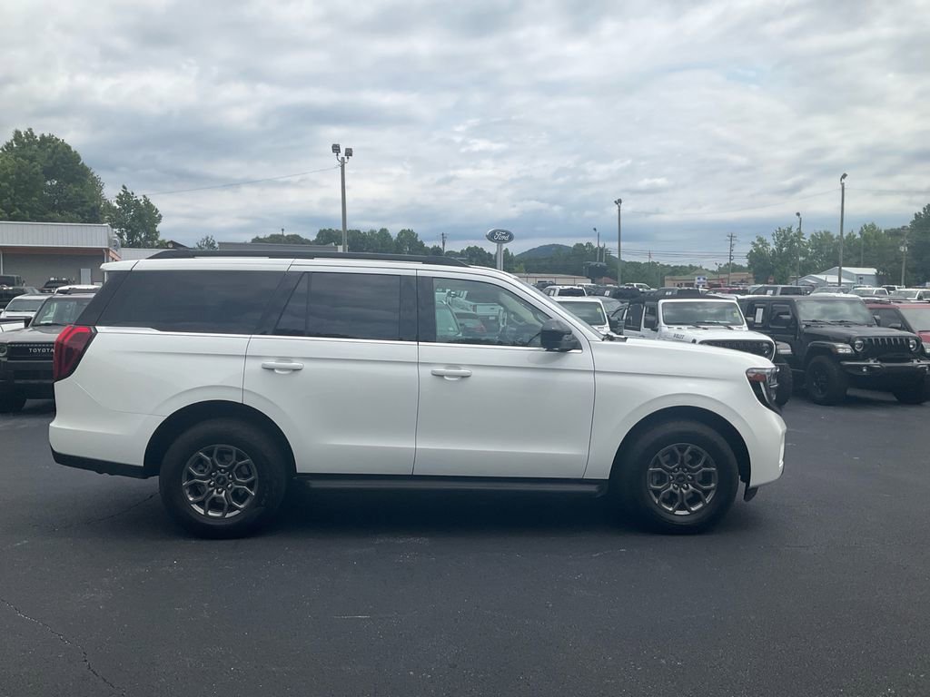 Certified 2025 Ford Expedition Active RWD image 4