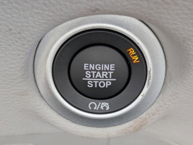 Used 2024 Chrysler Pacifica Limited FWD image 28