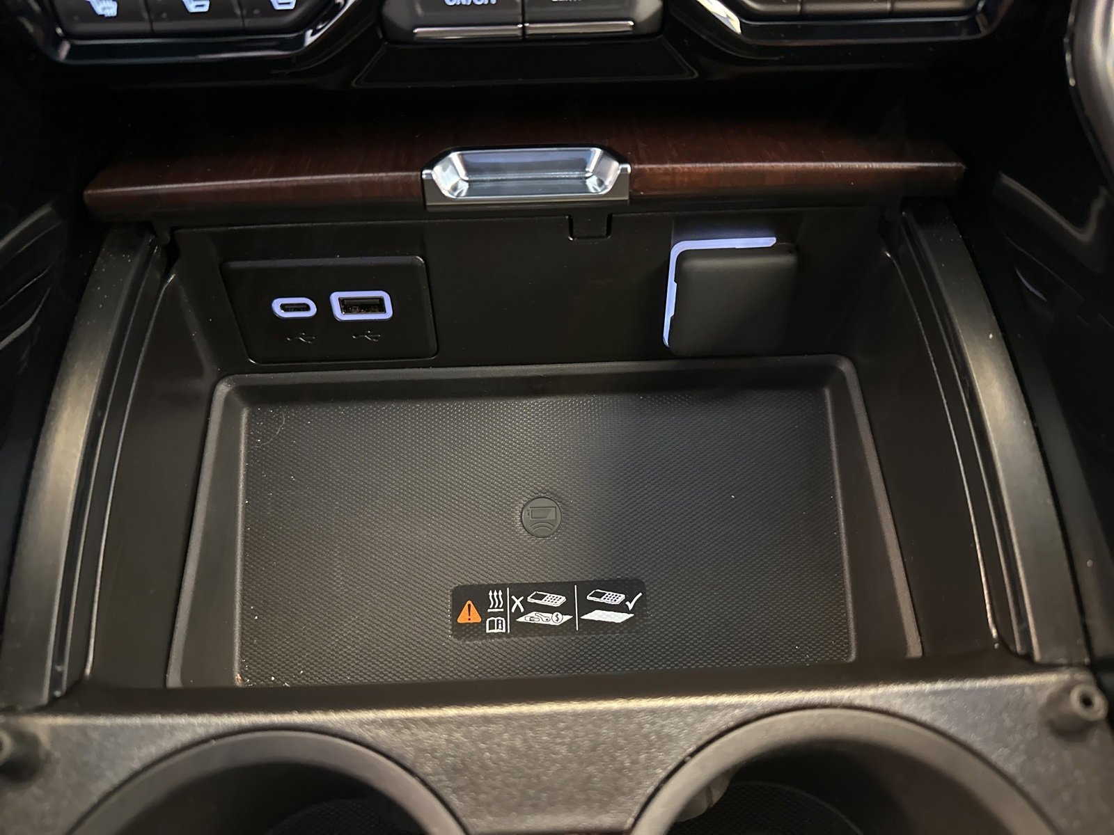 Used 2024 GMC Yukon Denali Ultimate w/ LPO, Floor Liner Package image 25