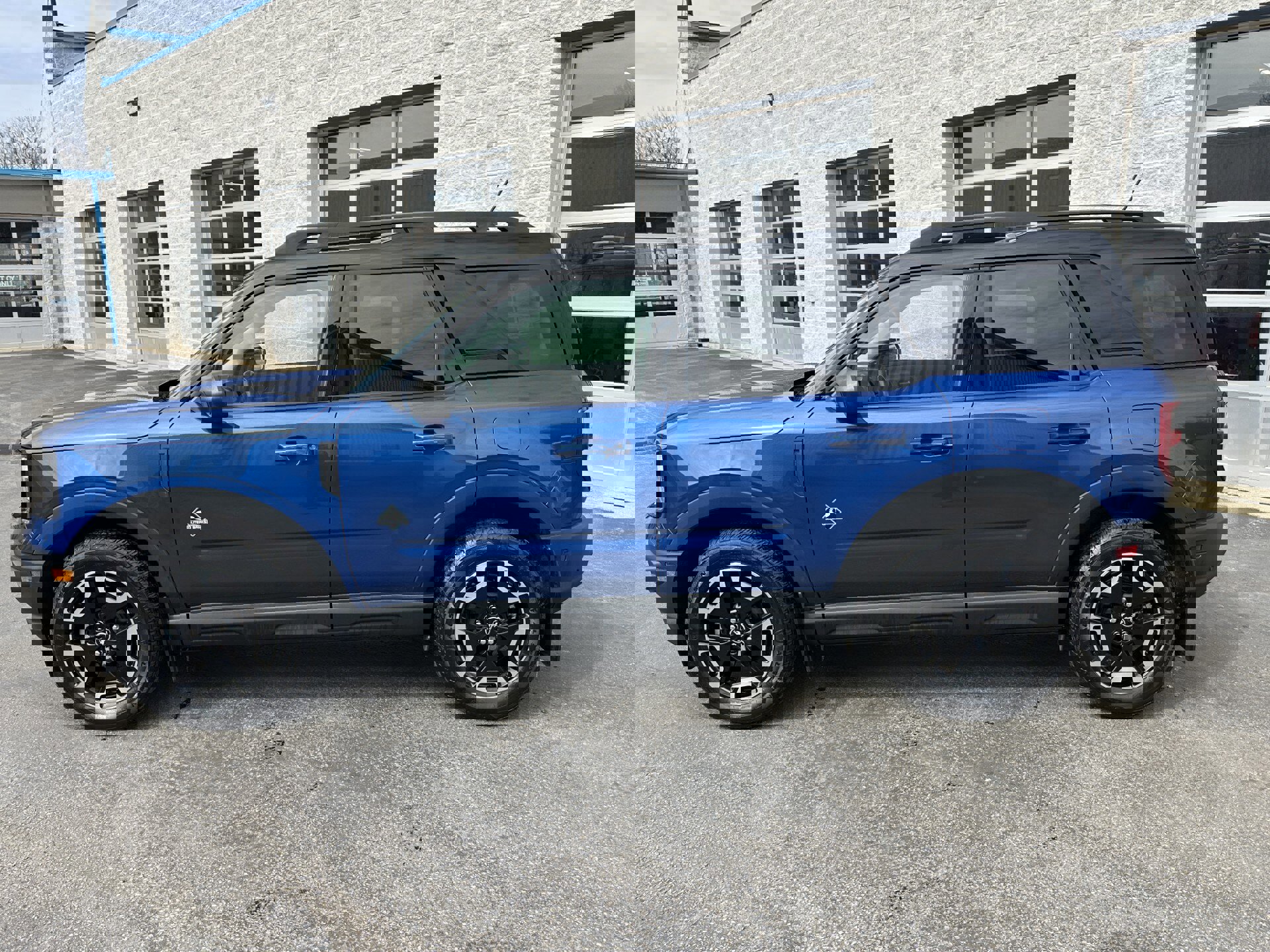 Certified 2023 Ford Bronco Sport Outer Banks w/ Tech Package image 3