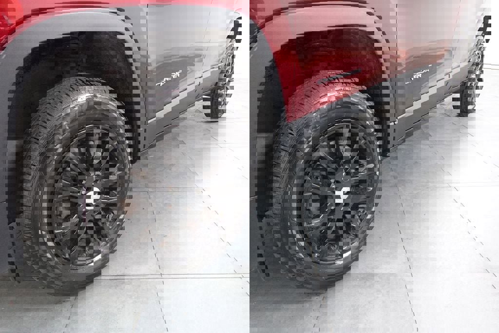 Used 2019 Jeep Cherokee Latitude Plus w/ Cold Weather Group image 30