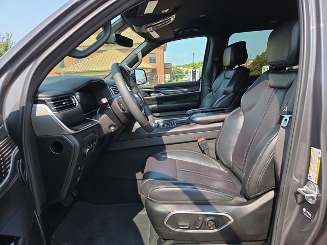 Used 2022 Jeep Wagoneer Series I AWD/4WD image 10