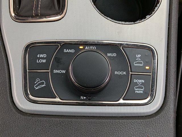 Used 2019 Jeep Grand Cherokee Summit AWD/4WD image 32