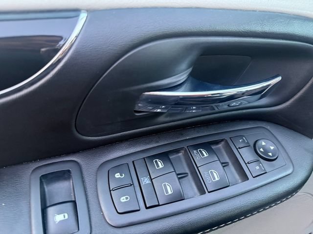 Used 2017 Dodge Grand Caravan SXT FWD image 11
