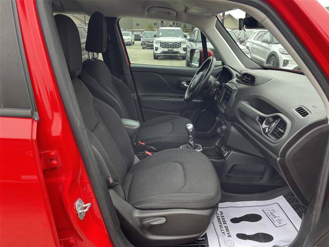 Used 2018 Jeep Renegade Altitude FWD image 19