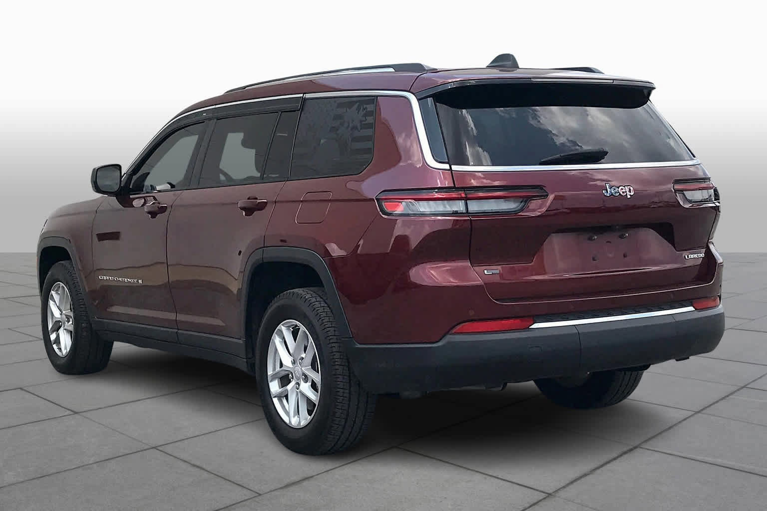 Used 2021 Jeep Grand Cherokee L Laredo w/ Luxury Tech Group I image 4