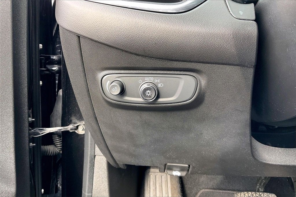 Used 2020 Chevrolet Equinox LS w/ LS Convenience Package image 34