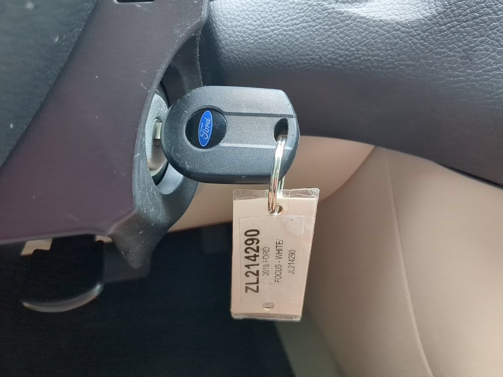 Certified 2018 Ford Focus SE FWD image 23