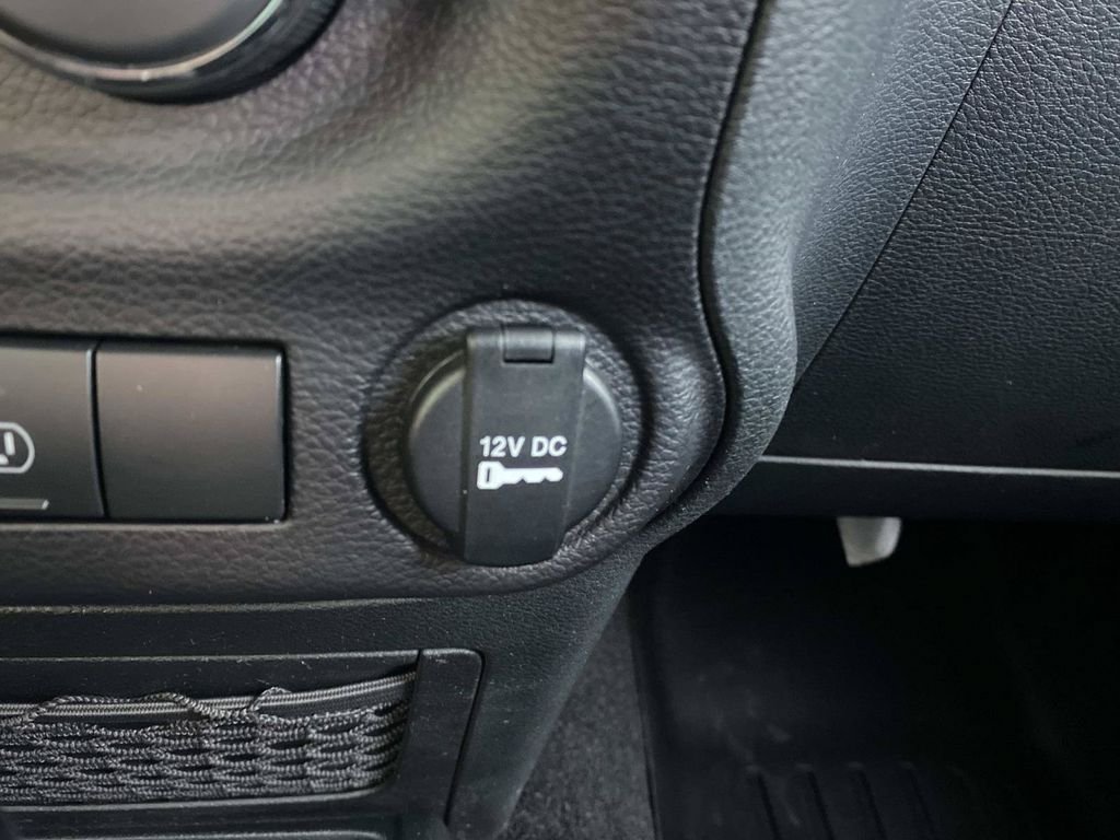 Used 2018 Jeep Wrangler Unlimited Sahara w/ Connectivity Group AWD/4WD image 26
