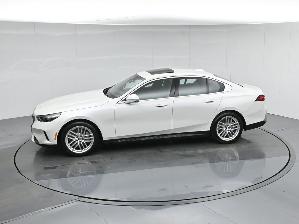 Used 2025 BMW 530i xDrive w/ Premium Package image 47