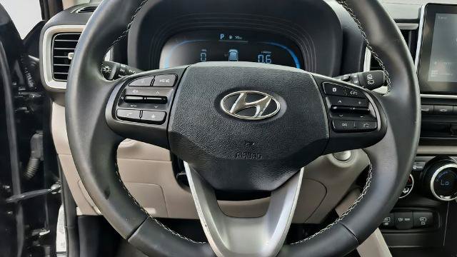 Used 2025 Hyundai Venue SEL FWD image 19
