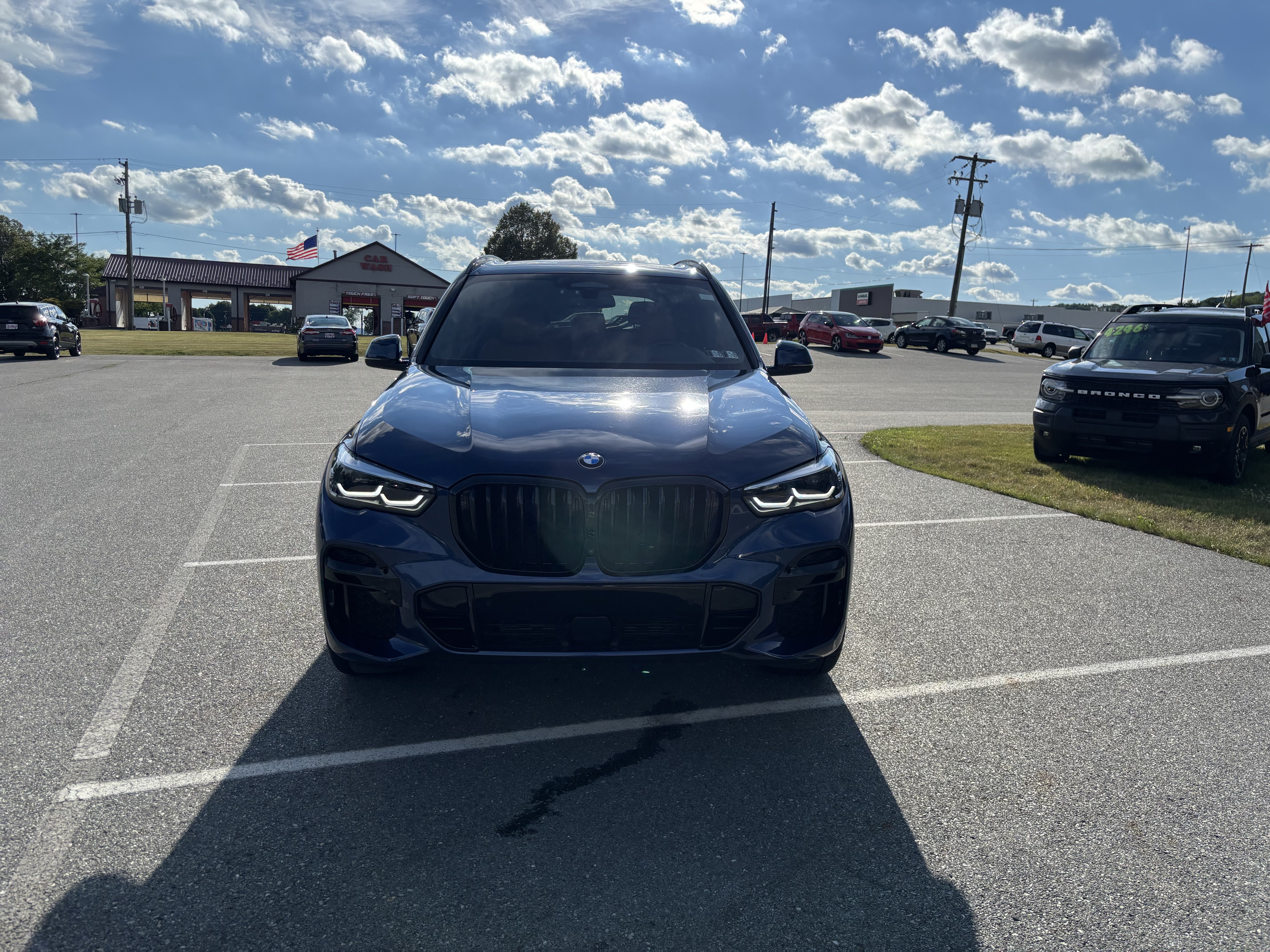 Used 2022 BMW X5 xDrive40i w/ M Sport Package AWD/4WD image 2