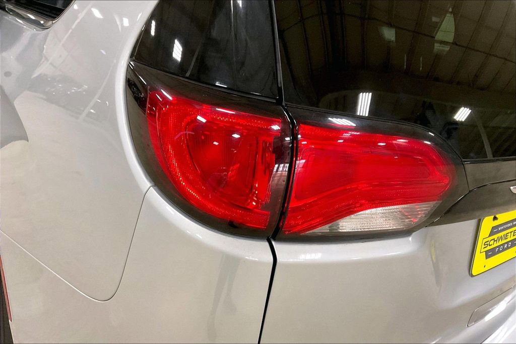 Used 2024 Chrysler Voyager LX image 28