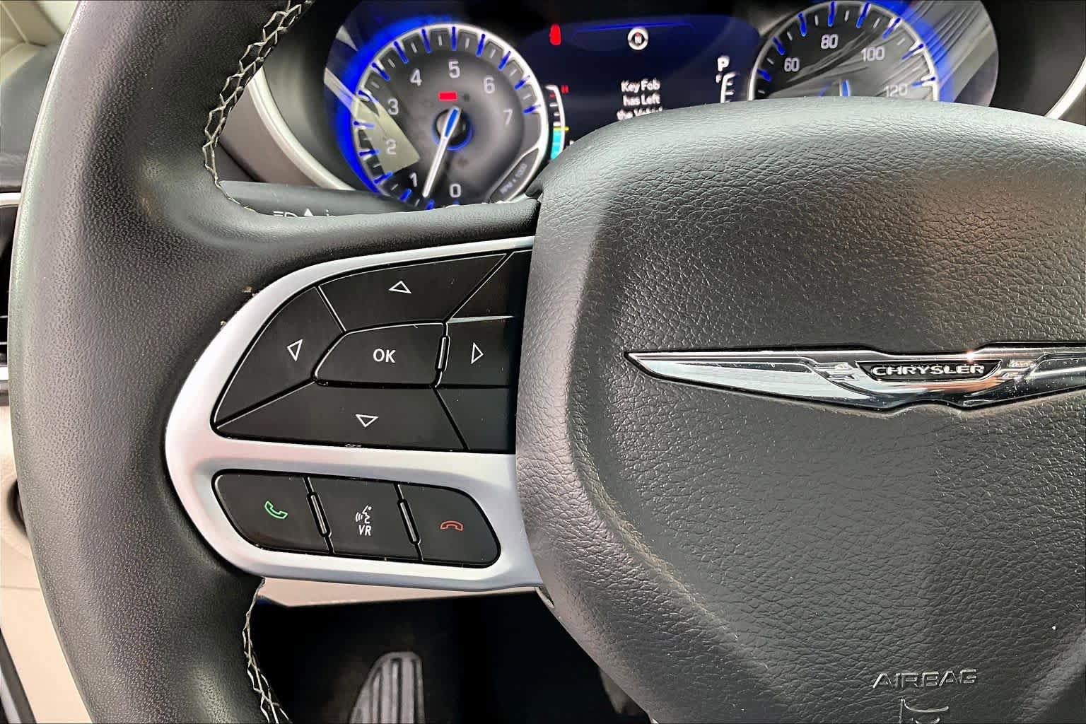 Used 2024 Chrysler Pacifica Touring-L FWD image 23