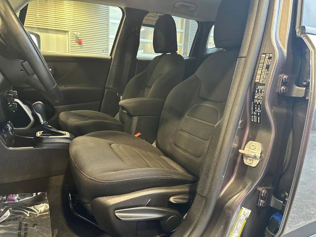 Used 2019 Jeep Renegade Latitude w/ Cold Weather Group image 7