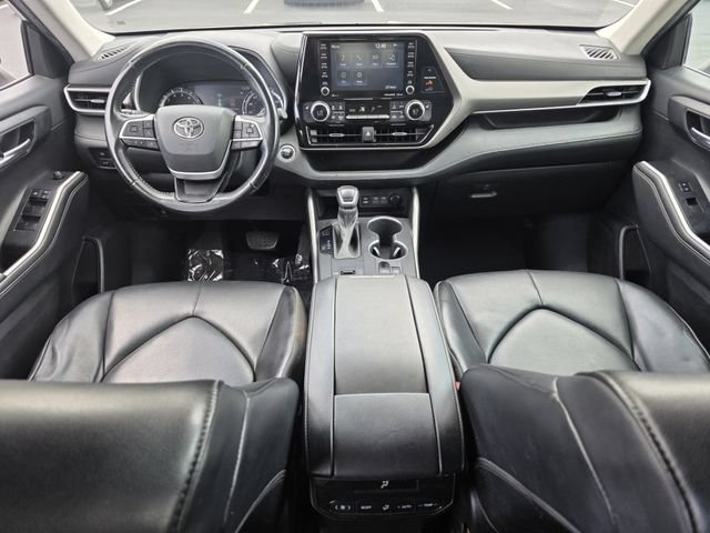 Used 2022 Toyota Highlander XLE FWD image 8