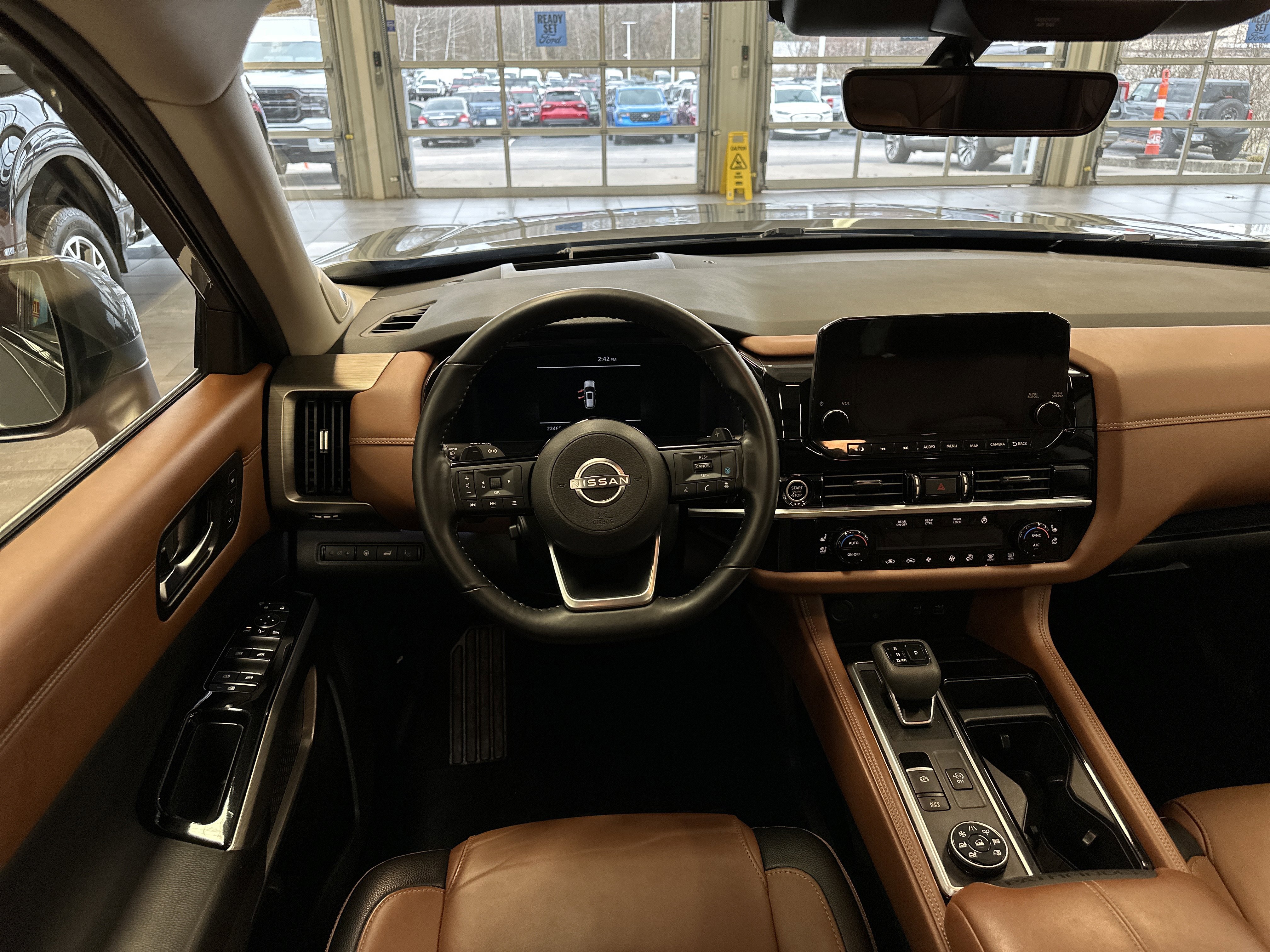 Used 2023 Nissan Pathfinder Platinum image 2