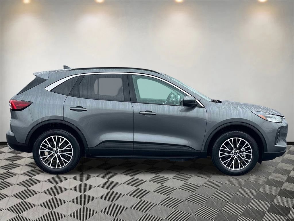 Certified 2023 Ford Escape SE FWD image 2