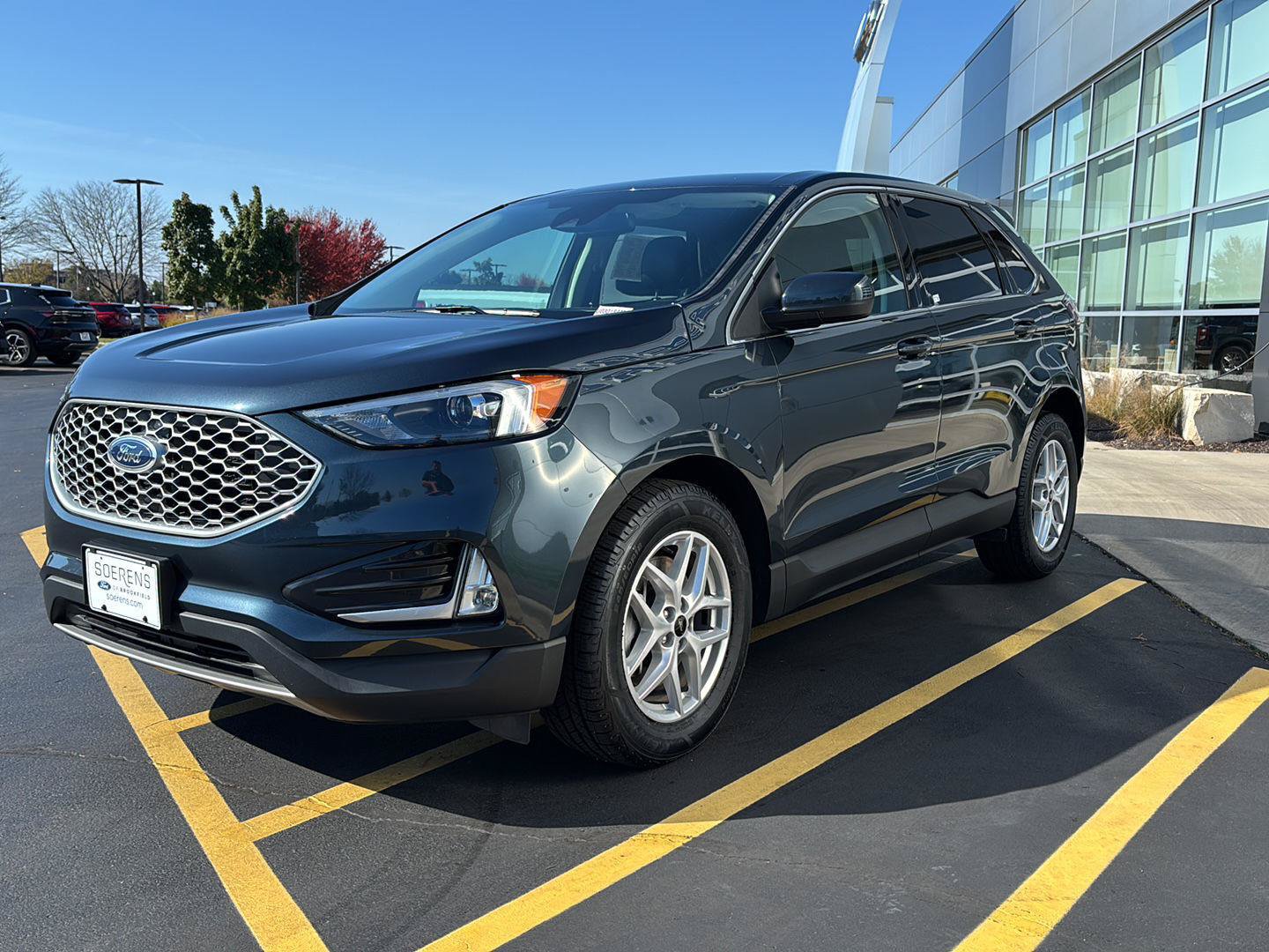 Certified 2024 Ford Edge SEL w/ Convenience Package AWD/4WD image 3