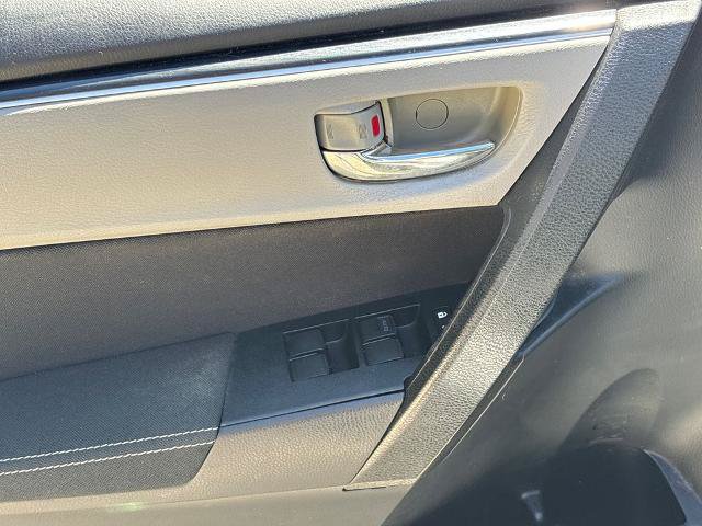 Used 2017 Toyota Corolla LE w/ Carpet Mat Package (TMS) FWD image 16