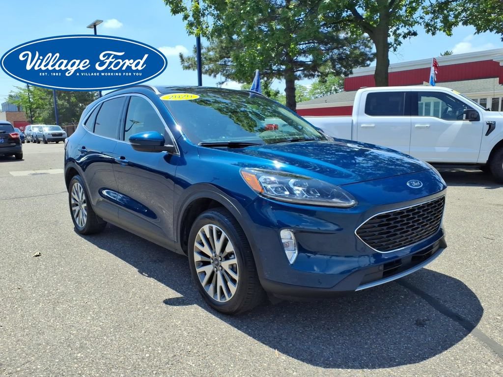 Certified 2020 Ford Escape Titanium w/ Titanium Premium Package 2.0 AWD/4WD image 4