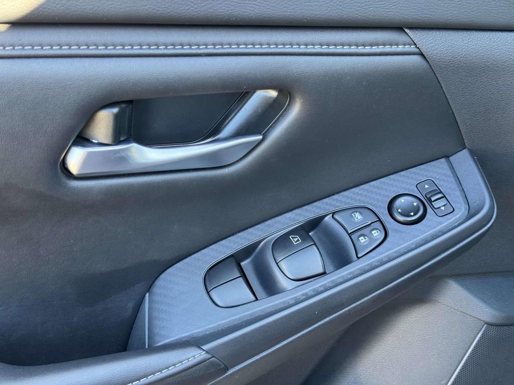 Used 2025 Nissan Sentra SV image 23