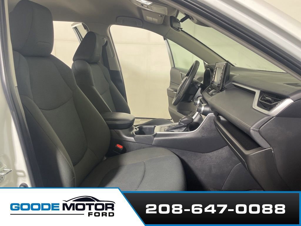 Used 2022 Toyota RAV4 LE image 23