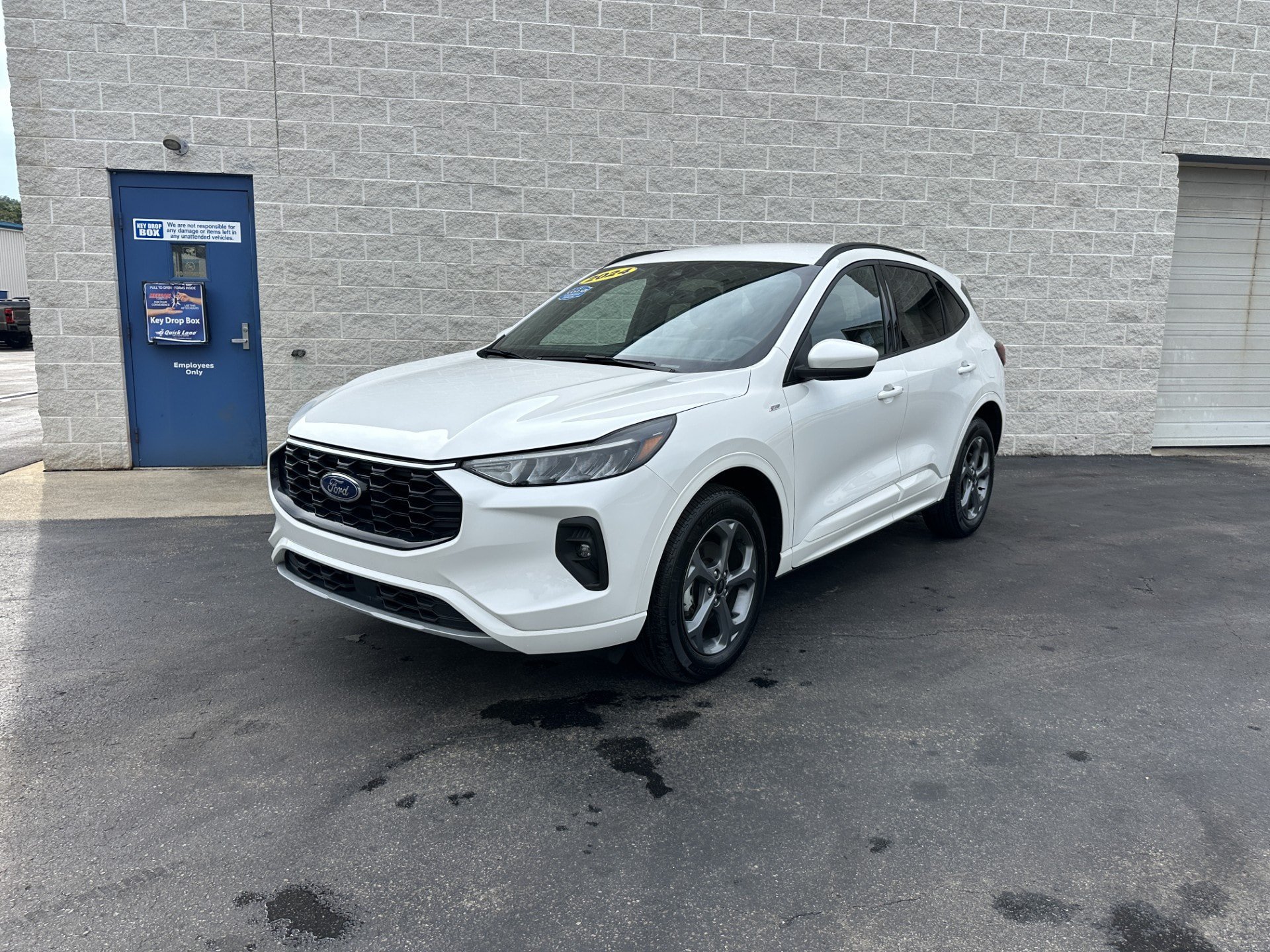 Certified 2024 Ford Escape ST-Line Select w/ Tech Pack #1 AWD/4WD image 2