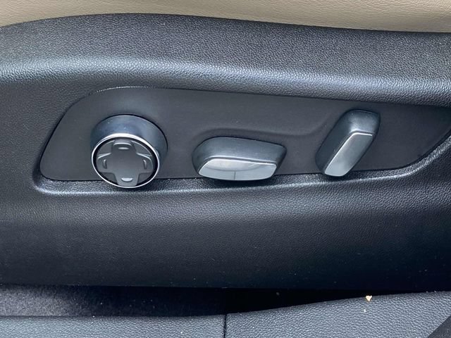 Used 2024 Cadillac XT4 Premium Luxury FWD image 16