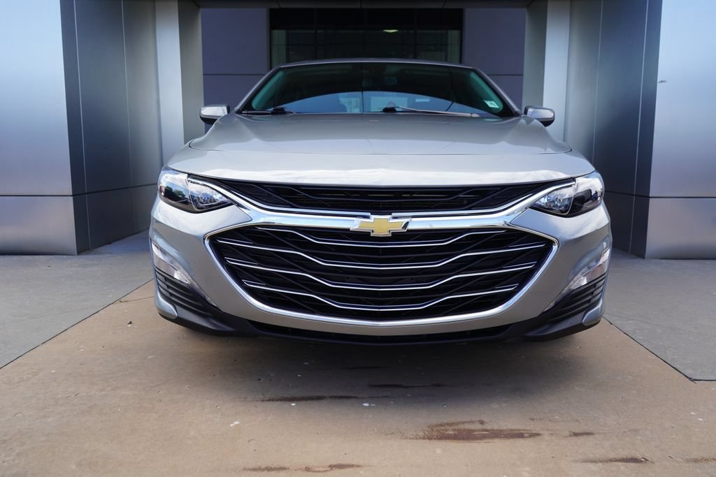 Used 2025 Chevrolet Malibu LT FWD image 3
