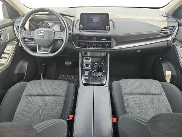 Used 2025 Nissan Rogue SV FWD image 9