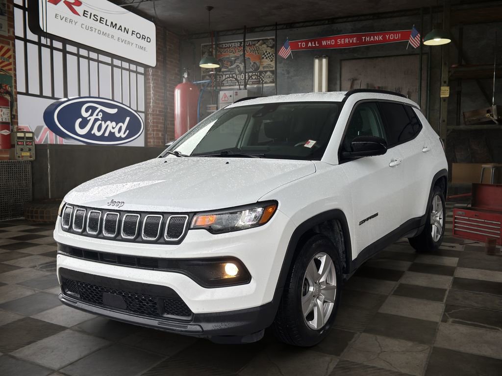Used 2022 Jeep Compass Latitude image 1