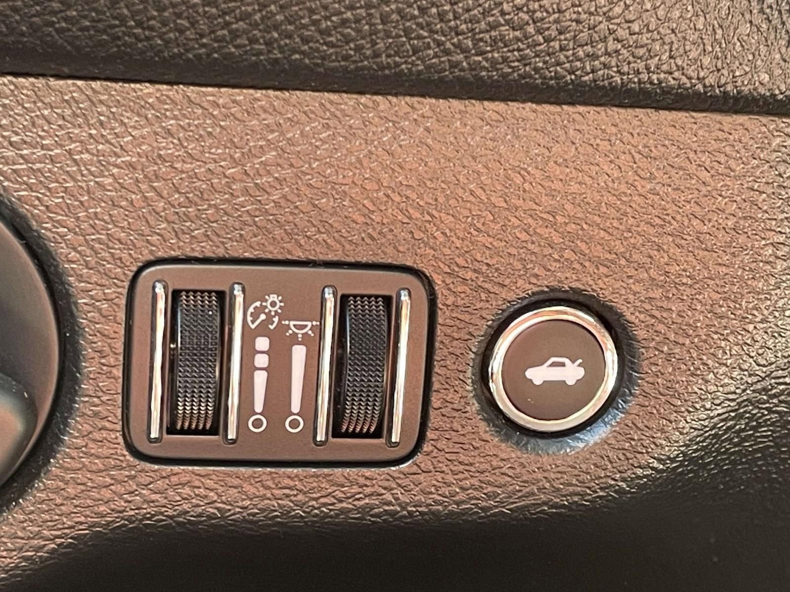 Used 2021 Dodge Challenger SXT w/ Blacktop Package image 29