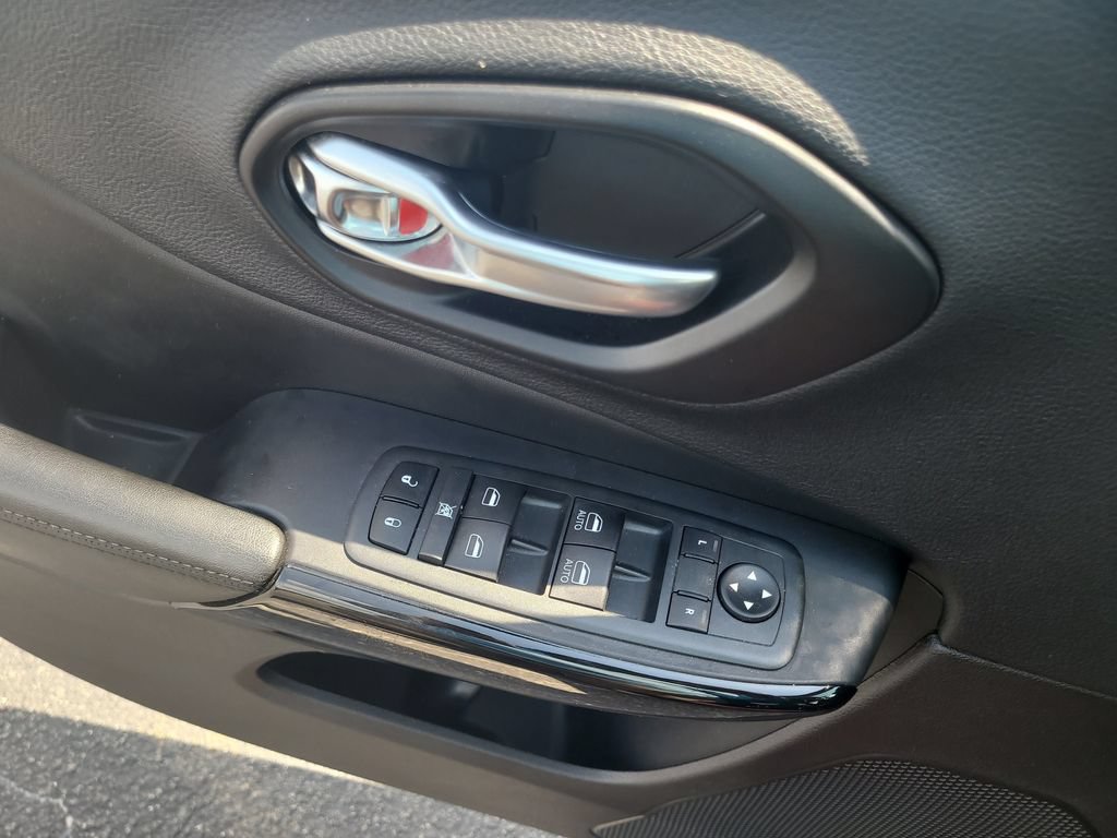 Used 2020 Jeep Cherokee Latitude Plus FWD image 14