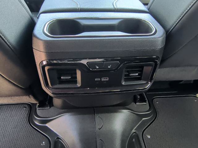 Used 2024 GMC Sierra 2500 AT4 w/ AT4 Premium Plus Package AWD/4WD image 14