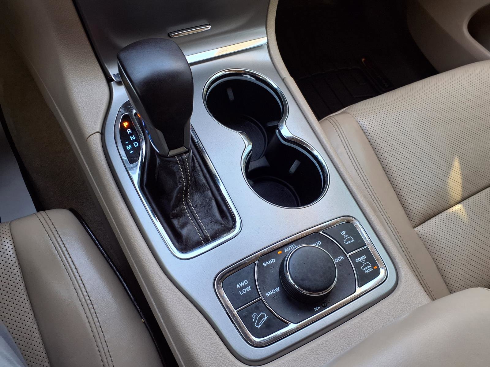 Used 2018 Jeep Grand Cherokee Overland AWD/4WD image 27