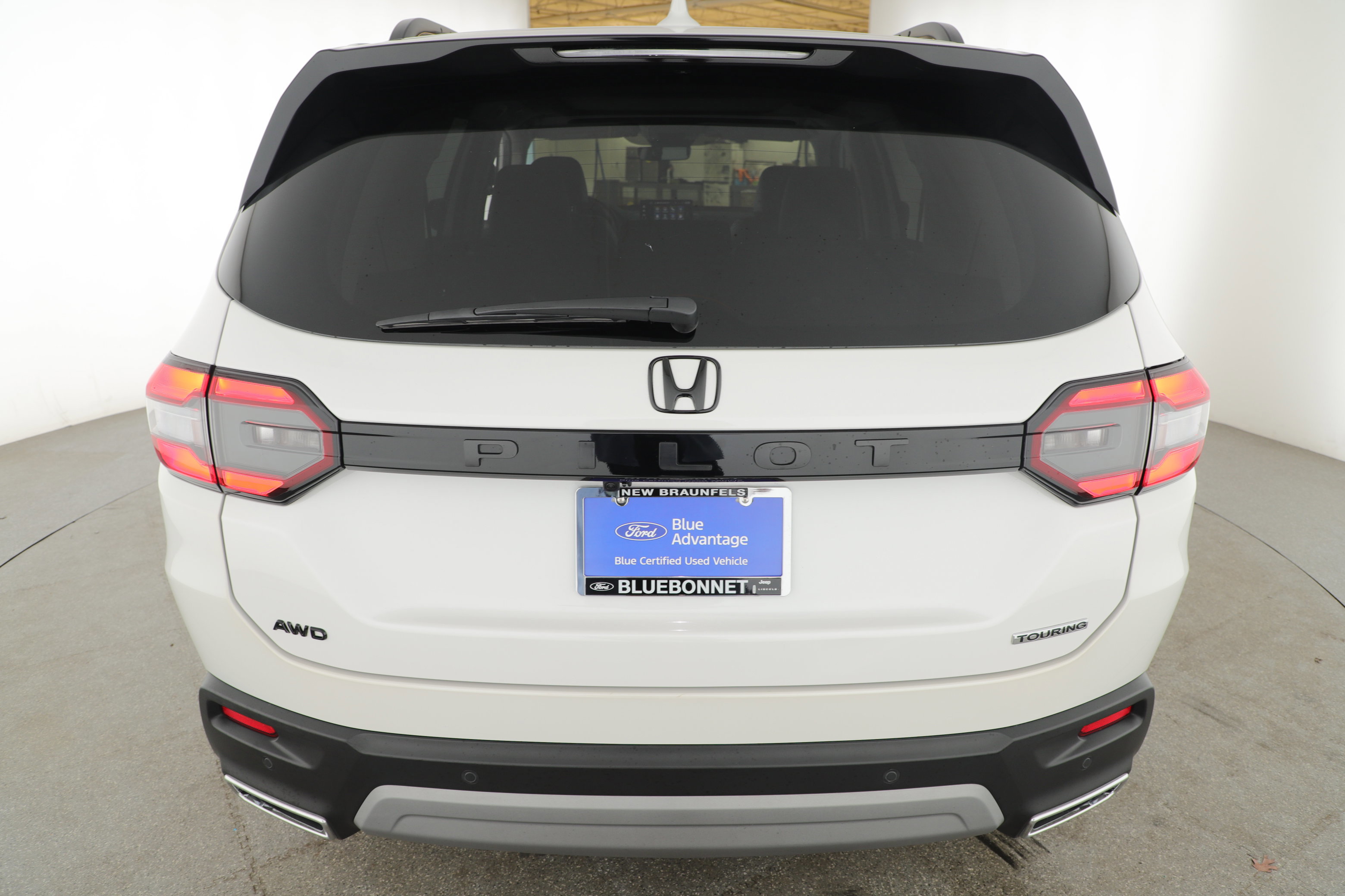 Used 2025 Honda Pilot Touring image 2