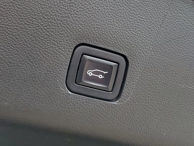 Used 2022 Chevrolet Traverse LT image 31